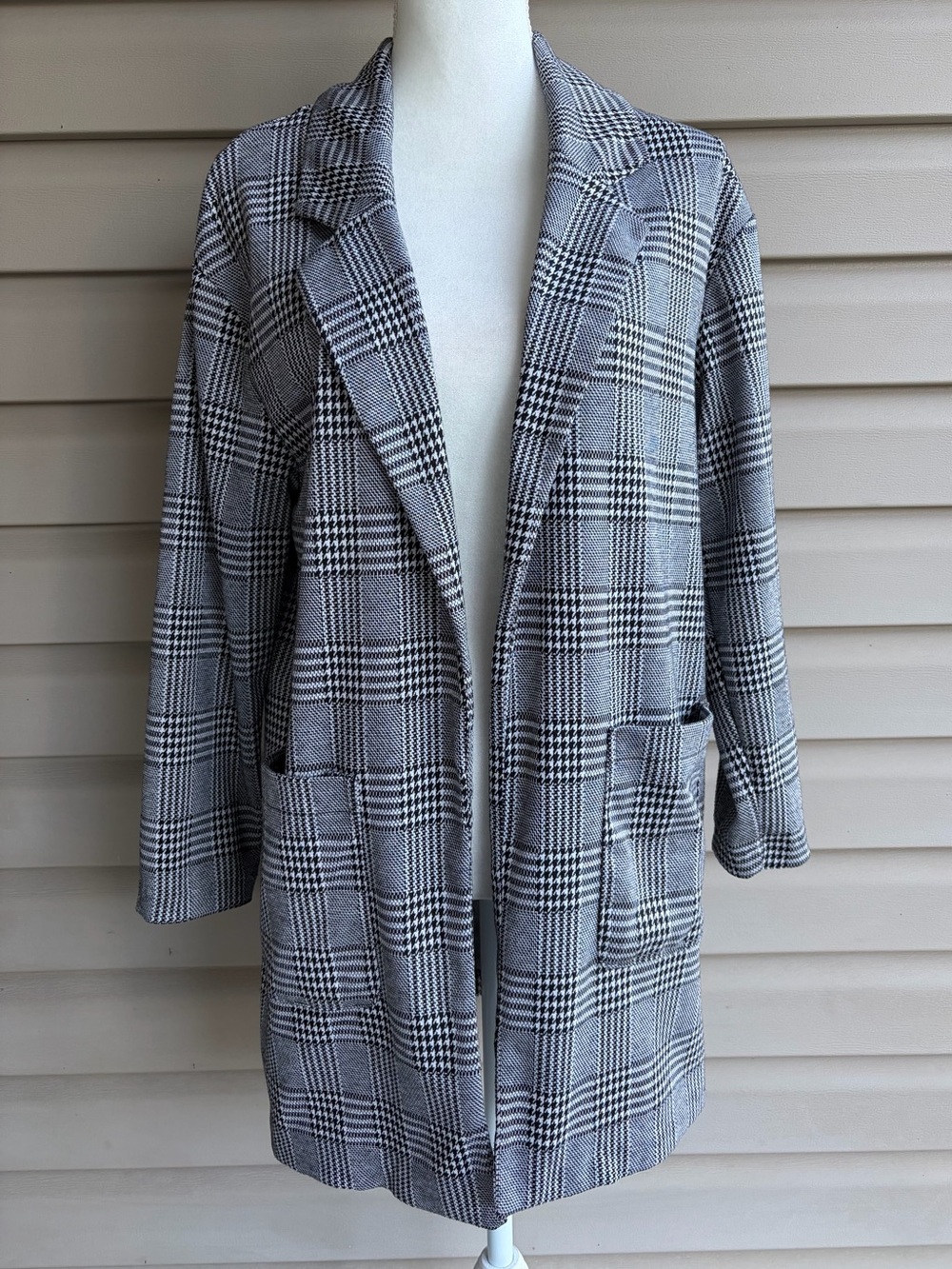 โขLove Treeโข Black/White Plaid Longline Blazer Jacket - Size Medium